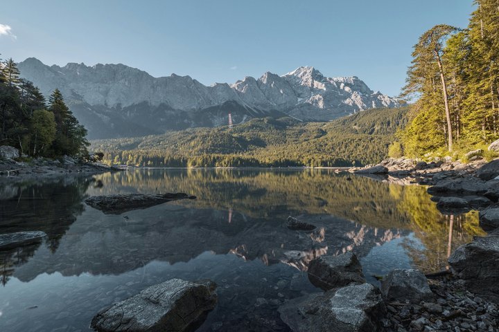Day Trip to Zugspitze and Eibsee by minivan From Munich