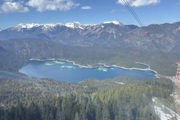 Day Trip to Zugspitze and Eibsee by minivan From Munich