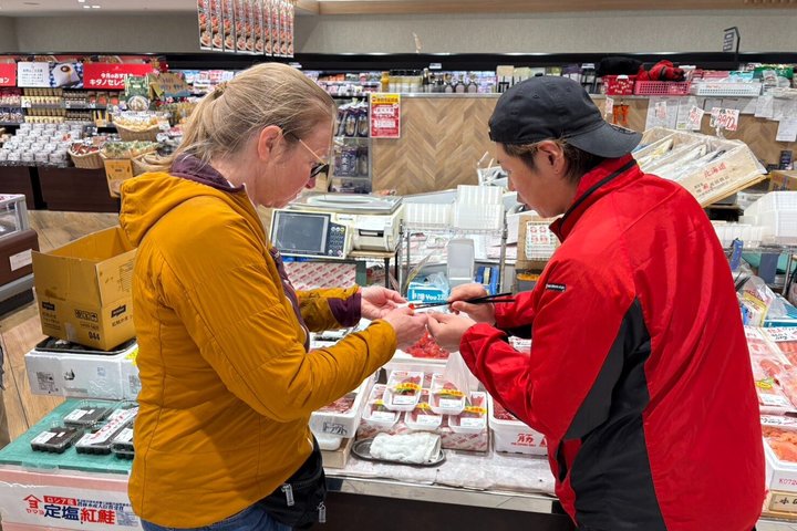 Local Market Tour and Home Cooking with Grandma