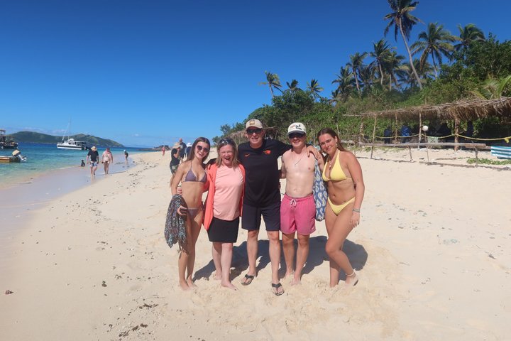Cruisin’ Fiji: Monuriki, Mana Sand Bar & Snorkelling Day Cruise