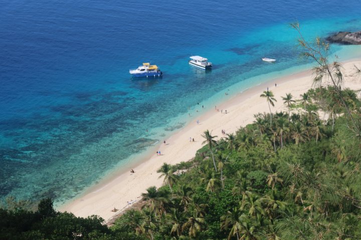 Cruisin’ Fiji: Monuriki, Mana Sand Bar & Snorkelling Day Cruise