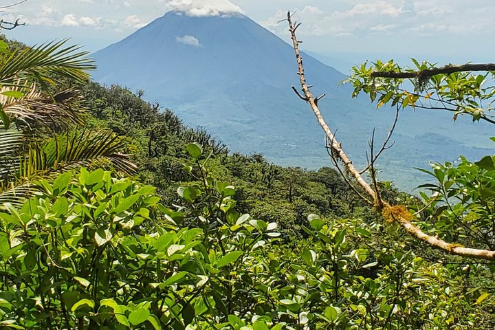 Ometepe trekking - Volcano Maderas By Happy Tours