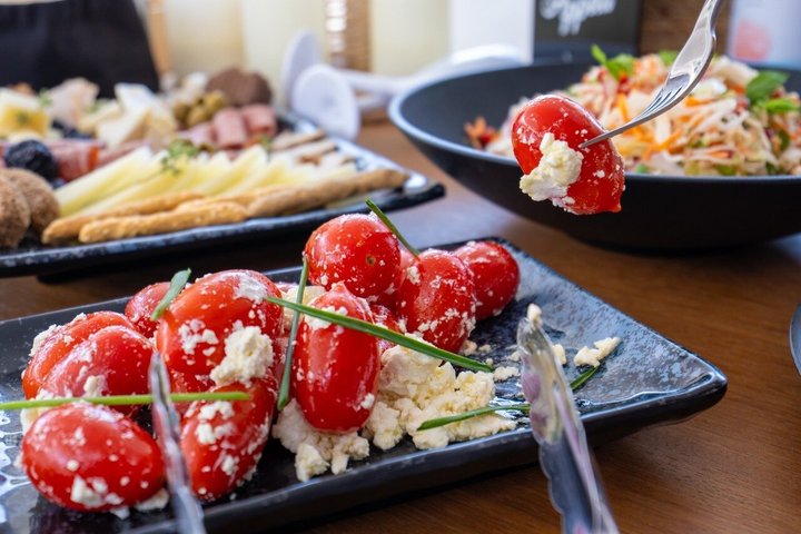 Heraklion: Dia Catamaran Cruise Mediterranean Meal & Water Fun