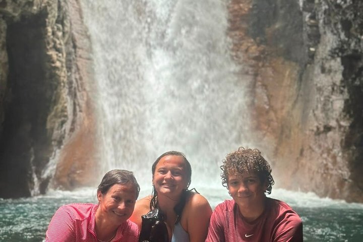 La Leona Waterfall Adventure Hike & Hidden Cave Experience