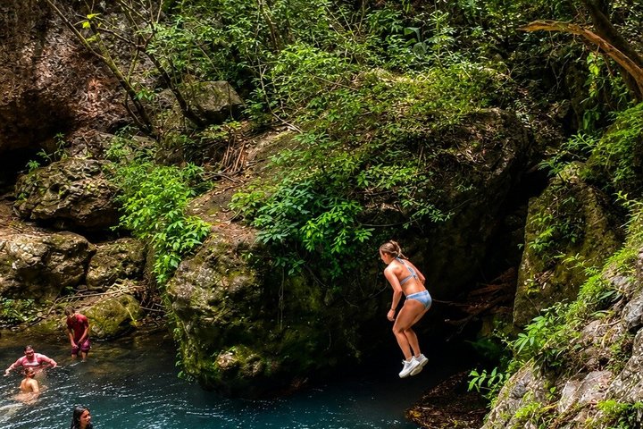 La Leona Waterfall Adventure Hike & Hidden Cave Experience
