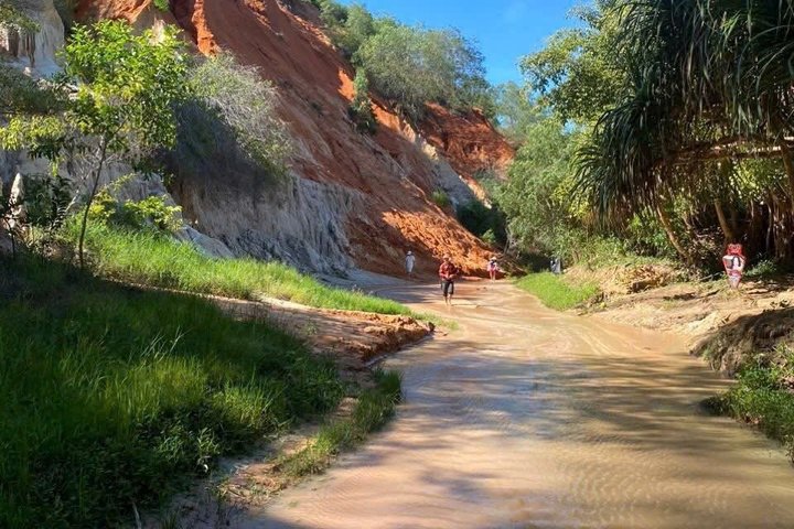 Mui Ne Sand Dunes Jeep Tour With Quad bike Experience
