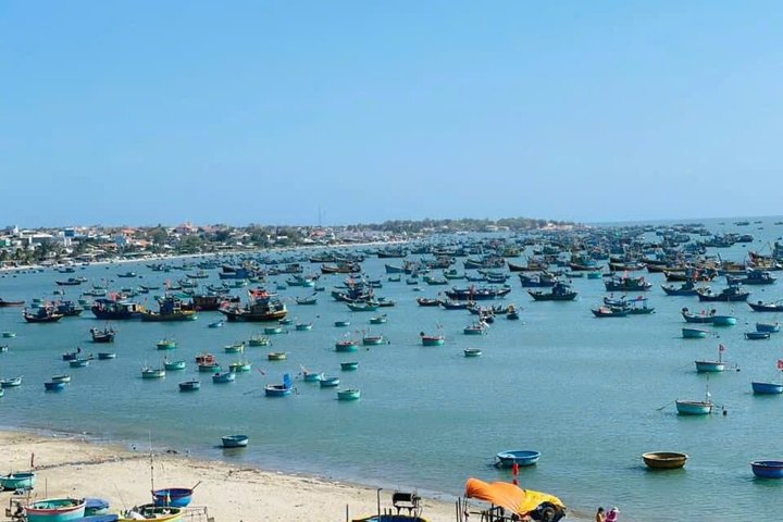Mui Ne Sand Dunes Jeep Tour With Quad bike Experience