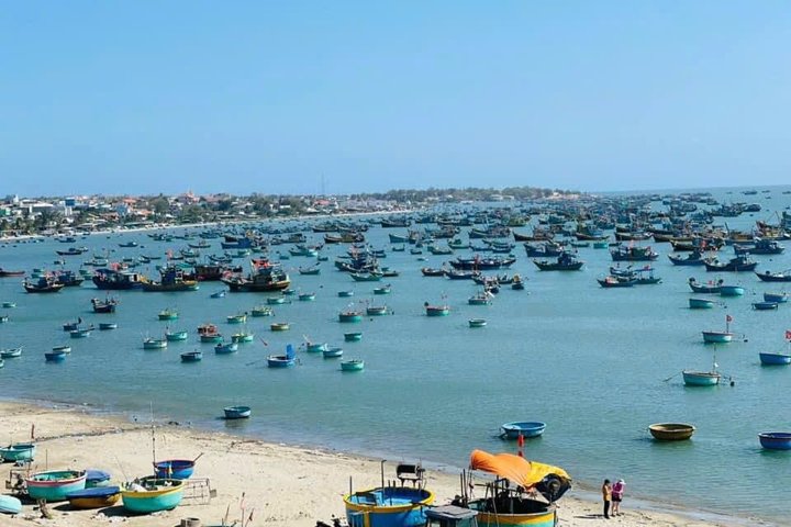 Mui Ne Sand Dunes Jeep Tour With Quad bike Experience