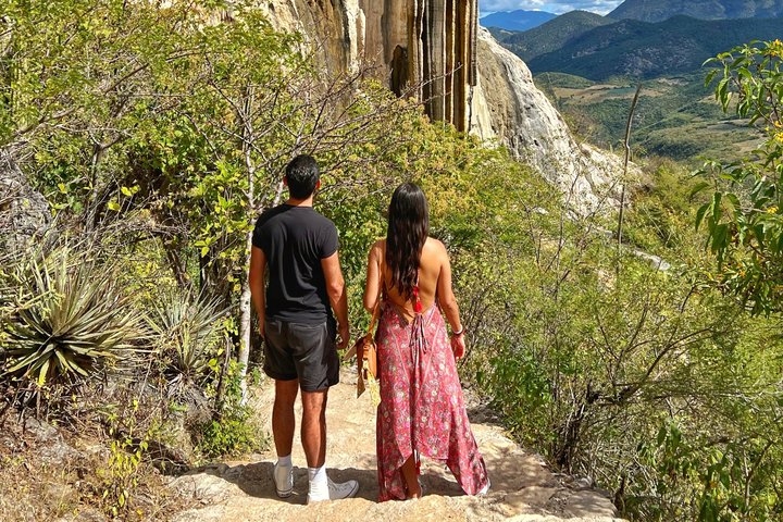 Private Tour: Monte Albán, Hierve el Agua, Teotitlán and Mezcal