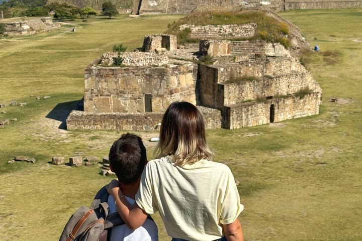 Private Tour: Monte Albán, Hierve el Agua, Teotitlán and Mezcal
