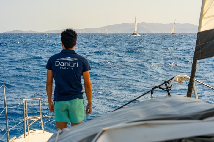 Heraklion: Dia Catamaran Cruise Mediterranean Meal & Water Fun