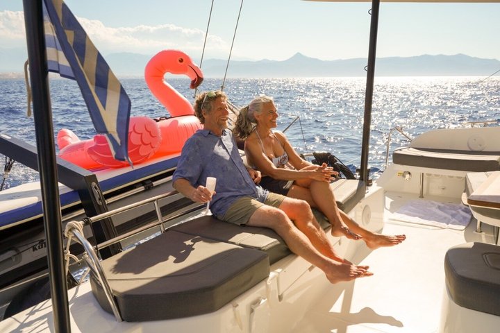 Heraklion: Dia Catamaran Cruise Mediterranean Meal & Water Fun