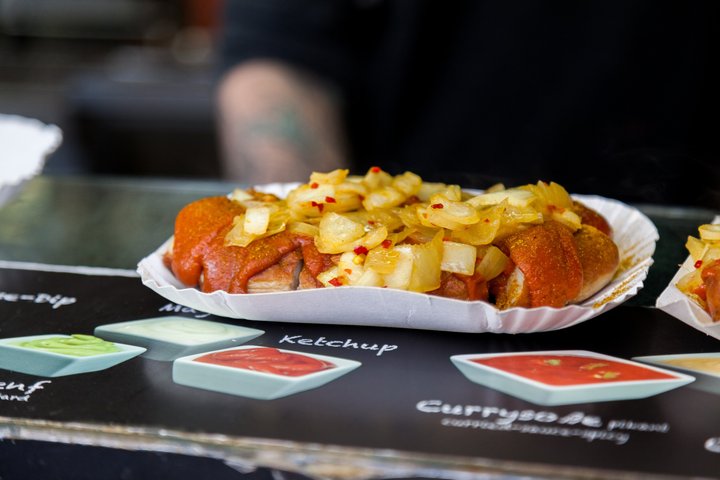 Berlin: Mitte District Food Tour with 7 Authentic Local Tastings