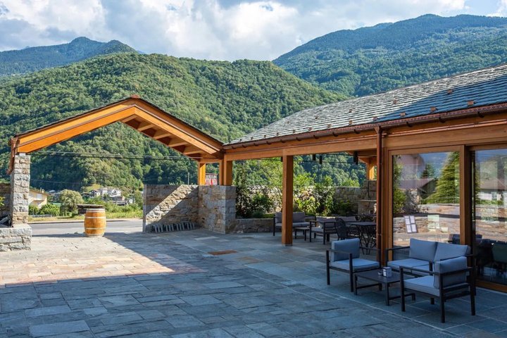 Wine tasting with visit to the winery in Valtellina in Chiuro