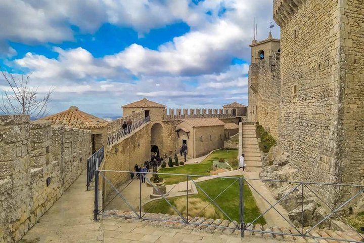 Discover the Ancient Land of San Marino with Transfer
