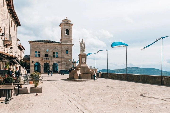 Discover the Ancient Land of San Marino with Transfer