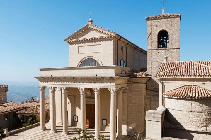 Discover the Ancient Land of San Marino with Transfer