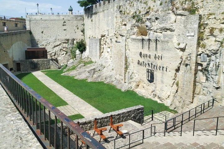 Discover the Ancient Land of San Marino with Transfer