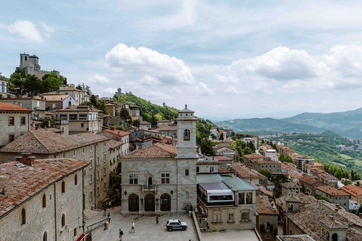 Discover the Ancient Land of San Marino with Transfer
