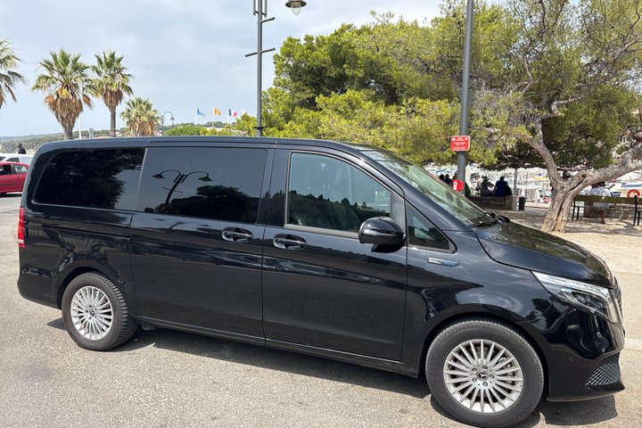 Private van transfer from Marseille airport to Aix en Provence