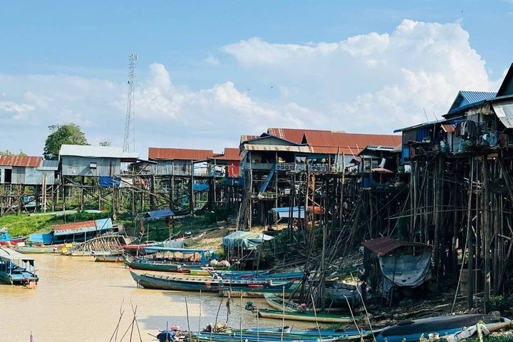 Kompong Phluk Floating Village Half-Day Tour ( Morning / Sunset )