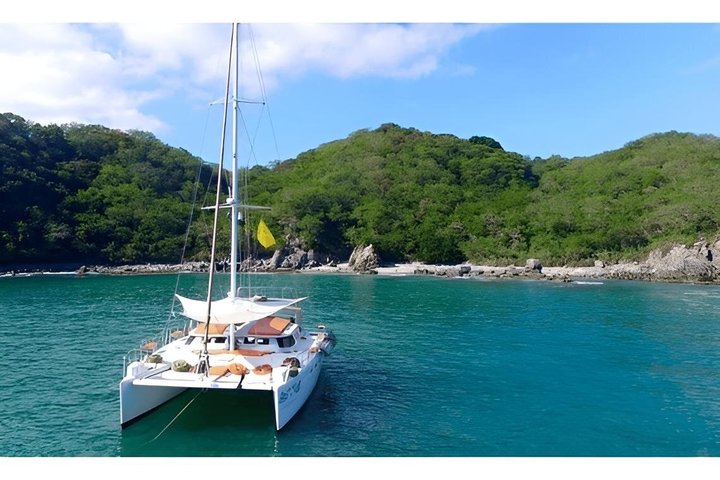 Private Sunset Boat Cruise in Banderas Bay Snacks and Drinks