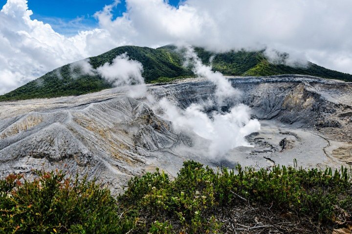 Full Day Poas Volcano, La Paz Waterfall Gardens and Coffee Plantation Experience