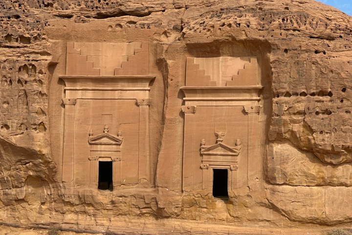 AlUla wonders: Hegra , Elephant rock , Old town , harrat