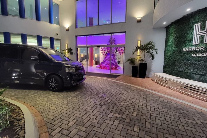 St Lucia: Hewannora (UVF) Private Airport Transfer