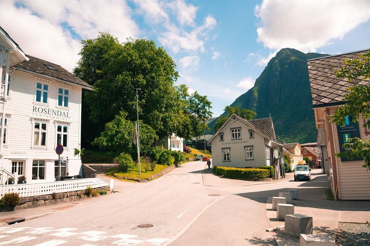 Bergen: Bondhus Glacier Lake & National Park w/Lunch in Rosendal