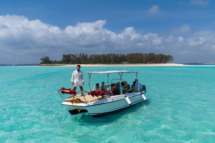 Mnemba Island Luxury Boat Tour with Dolphins and Snorkeling
