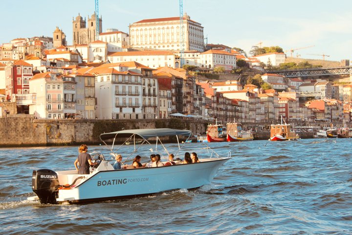 Porto: Douro Small Group Boat Cruise with Port Wine and Snacks