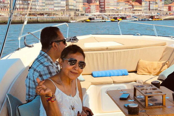 Porto: Douro Small Group Boat Cruise with Port Wine and Snacks