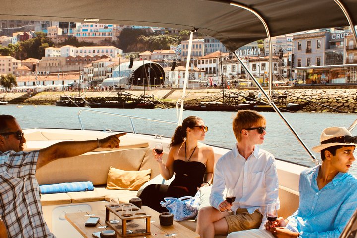 Porto: Douro Small Group Boat Cruise with Port Wine and Snacks
