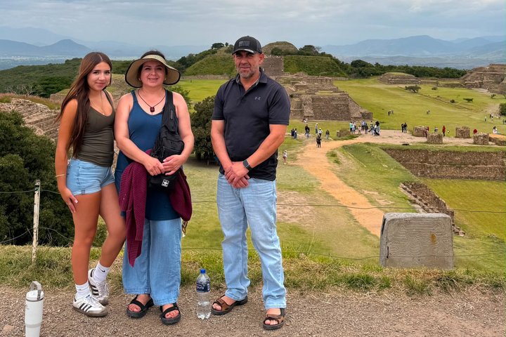 Private Tour: Monte Albán, Hierve el Agua, Teotitlán and Mezcal