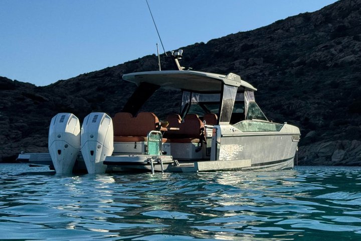 Luxury Private Boat Tour in Ios with the Saxdor 320