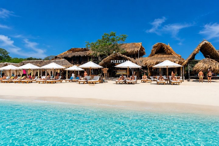 Rosario Islands and Playa Blanca Tour with Snorkeling or Aquarium