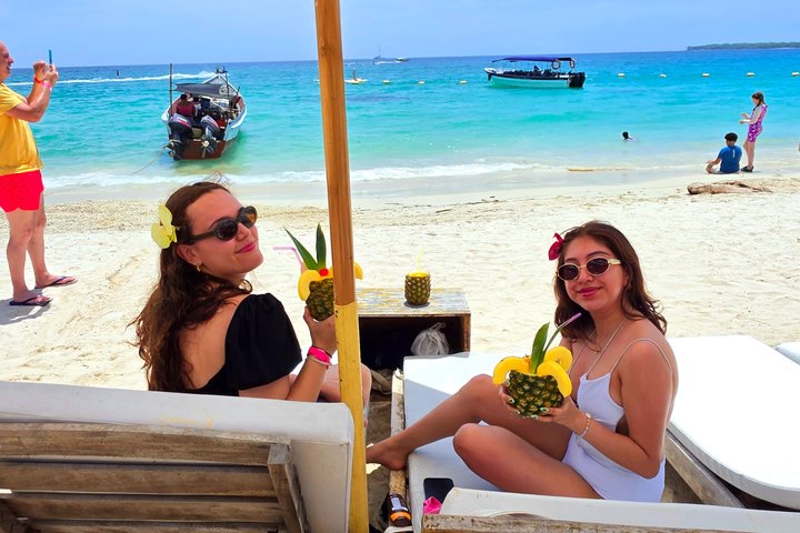Rosario Islands and Playa Blanca Tour with Snorkeling or Aquarium