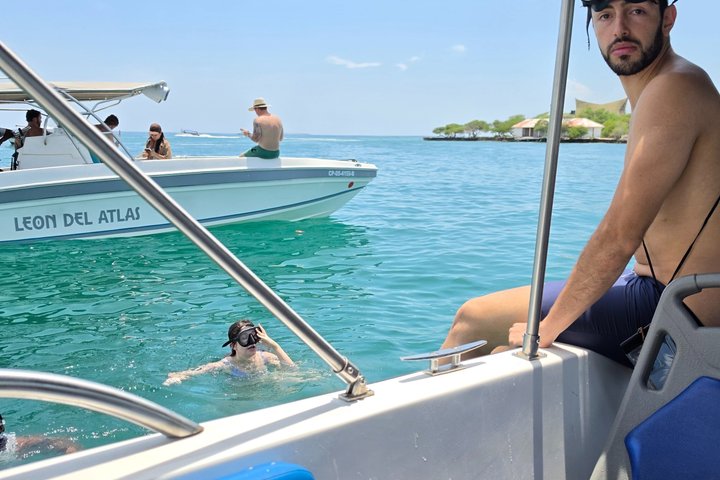 Rosario Islands and Playa Blanca Tour with Snorkeling or Aquarium