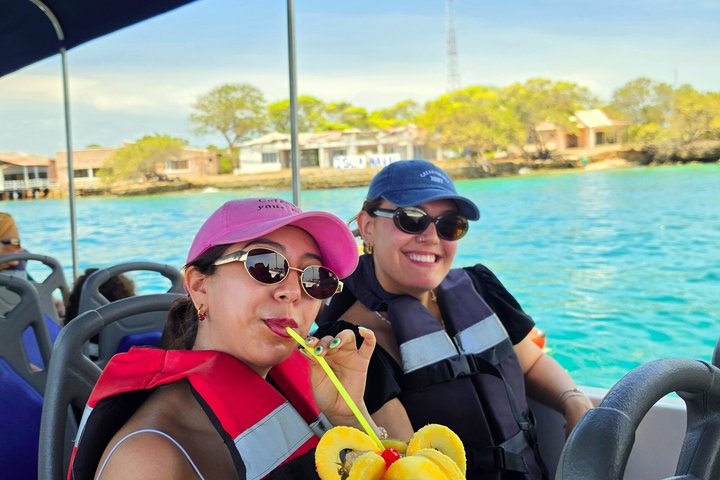 Rosario Islands and Playa Blanca Tour with Snorkeling or Aquarium