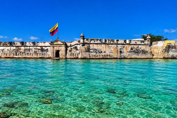 Rosario Islands and Playa Blanca Tour with Snorkeling or Aquarium