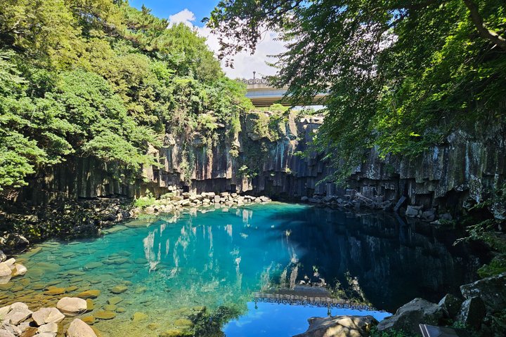 Jeju South-West Essentials: Hallasan & Signature Highlights