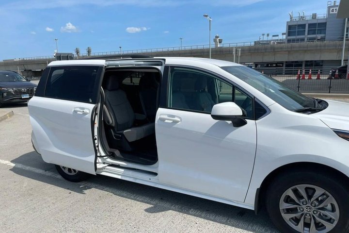Private Transfer Between Tokyo Cruise Terminal and Narita Airport
