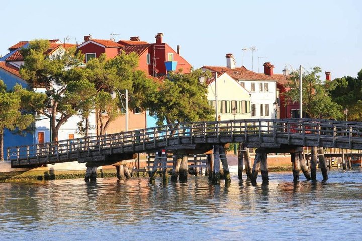 Burano and Mazzorbo A Colorful Dream of Lace and History
