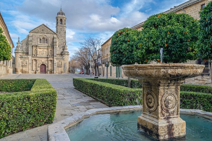 Hello Ubeda: Private 2-Hour Intro City Walk with Local Guide