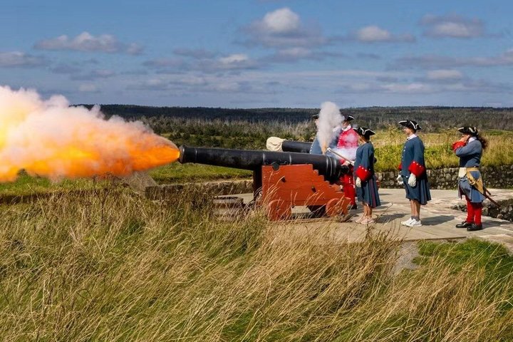 Louisbourg Fortress, Lighthouse & Cliffside Adventure Sydney NS