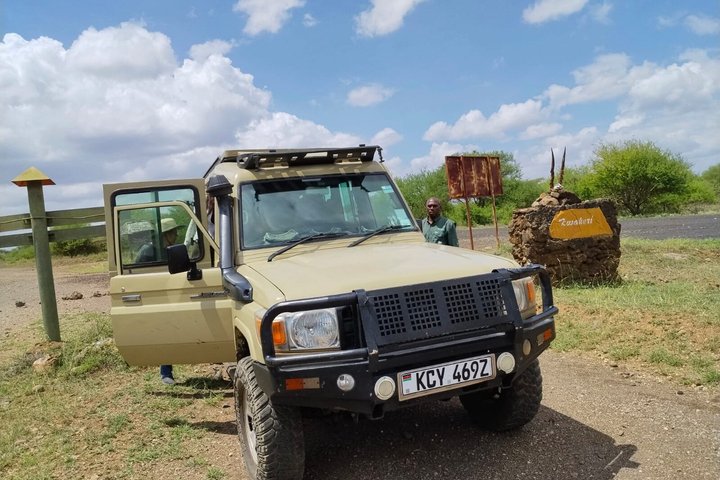 Nairobi National Park Half-Day Safari in a 4x4 Vehicle