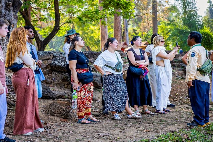 Angkor Wat Sunrise or Sunset Tour with Guide from Siem Reap