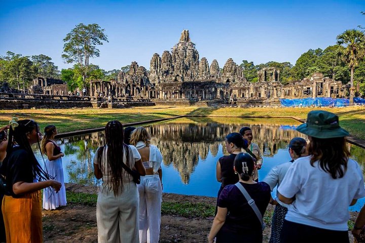 Angkor Wat Sunrise or Sunset Tour with Guide from Siem Reap