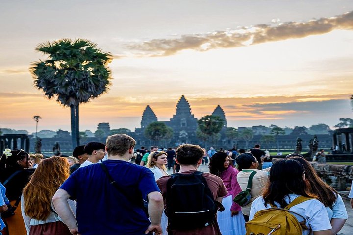 Angkor Wat Sunrise or Sunset Tour with Guide from Siem Reap
